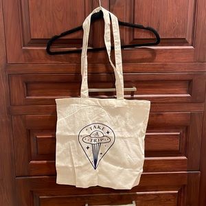 Avant Stay canvas tote